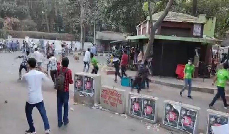 মোদি বিরোধী আন্দোলনে ছাত্রলীগের দফায় দফায় হামলা